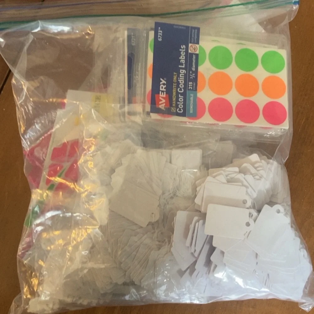 Avery Vibrant Label and Tag Collection - Picture 3 of 3